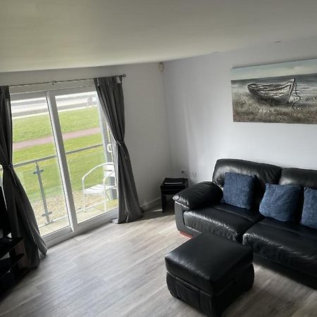 Beach Front Ground Floor Apartment ลาแนคลี ภายนอก รูปภาพ